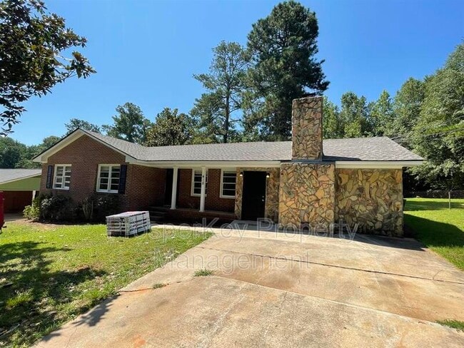 property at 418 E Northwoods Dr