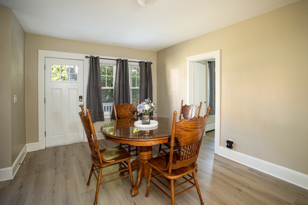 53 Bowker Terrace, Unit 2 in Somerset, MA - Building Photo