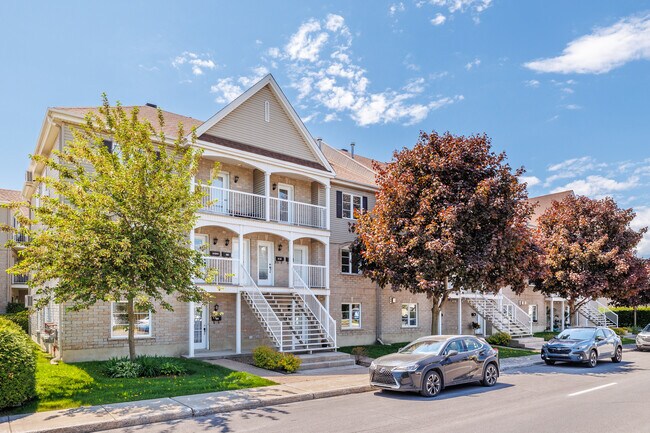 7 Sicard Car in Ste-Thérèse, QC - Building Photo - Building Photo