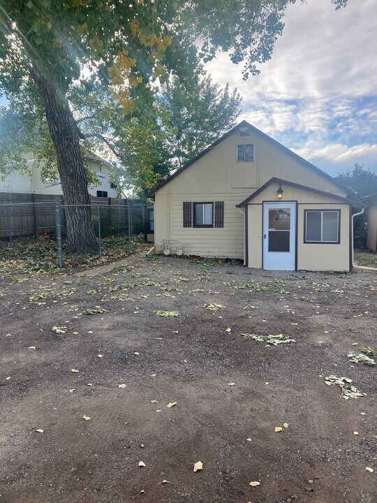 4225 Hawg Wild Rd in Loveland, CO - Building Photo