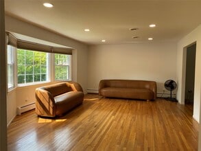 213 Fort Lee Pl in Orangeburg, NY - Building Photo - Building Photo