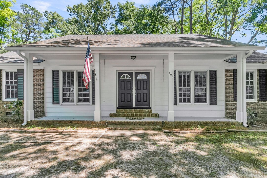 109 Runnymede Ln in Summerville, SC - Building Photo