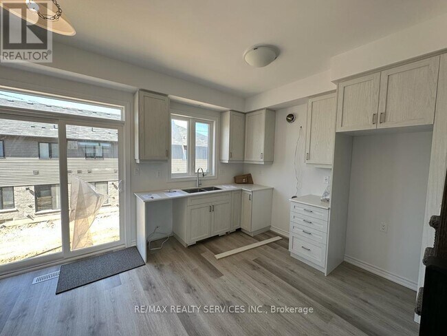 461 Blackburn Dr in Brantford, ON - Building Photo - Building Photo