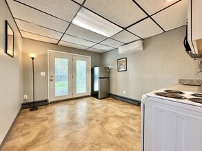 574 Ardmore Dr in Ferndale, MI - Building Photo - Building Photo