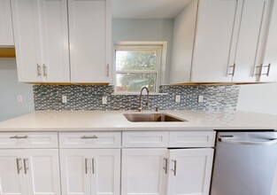 2704 Regal Rd in Plano, TX - Building Photo - Building Photo