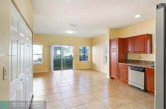 3069 NW 30th Pl in Oakland Park, FL - Building Photo - Building Photo