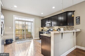 1946 Titan St in Philadelphia, PA - Building Photo - Building Photo