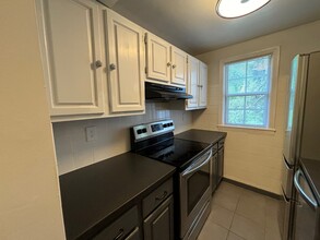 816 S Arlington Mill Dr, Unit 101 in Arlington, VA - Building Photo - Building Photo