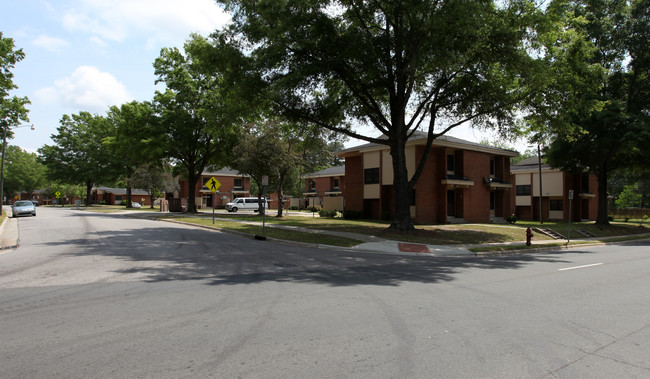 Cornwallis Road Apartments in Durham, NC - Building Photo - Building Photo