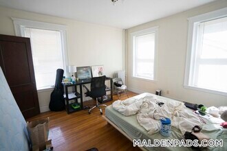 92 Maple St, Unit 3 in Malden, MA - Building Photo - Building Photo