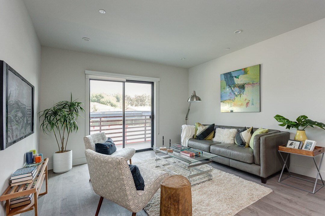 McLaughlin14 Modern Luxury Apartments in Los Angeles, CA - Building Photo