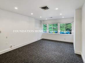 22 Miller Ave in Mill Valley, CA - Building Photo - Building Photo