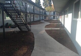 5560 Ackerfield Ave in Long Beach, CA - Building Photo - Building Photo