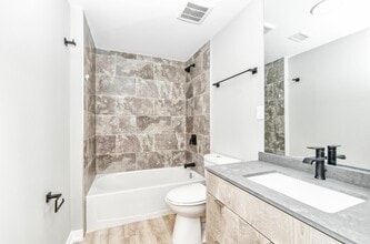 70 King Street East in Oshawa, ON - Building Photo - Building Photo