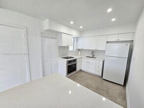 3245 SW 88th Ct in Miami, FL - Building Photo - Building Photo