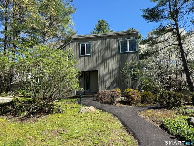 property at 2 Talcott Glen Rd