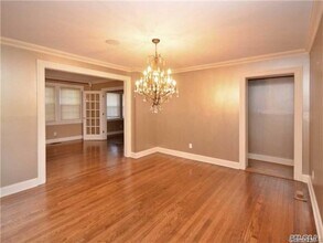 25 Gaynor Ave in Manhasset, NY - Building Photo - Building Photo