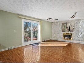 4422 Princess Anne Ct in Lorain, OH - Building Photo