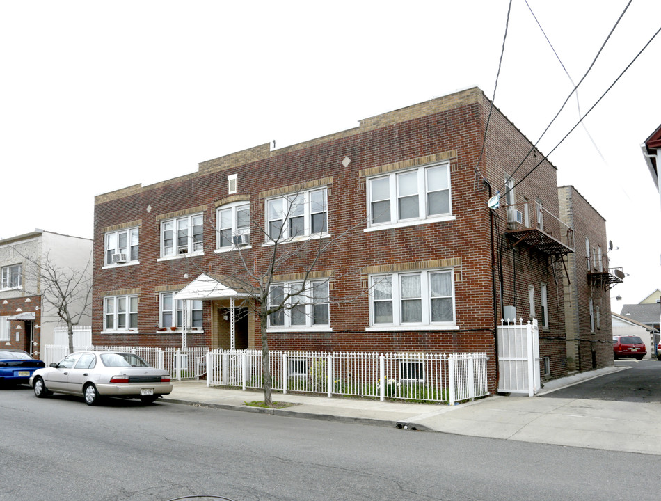 310 S 5th St in Elizabeth, NJ - Building Photo