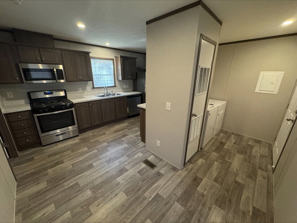 2449 Maple Dr in Kawkawlin, MI - Building Photo