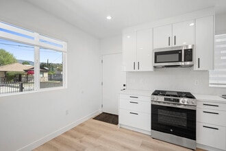 7706 Kyle St in Tujunga, CA - Building Photo - Building Photo
