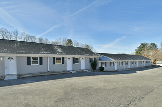 800 Dodson Mill Rd in Pilot Mountain, NC - Foto de edificio - Primary Photo