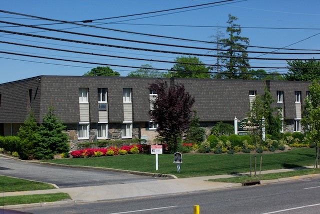 Fairfield North At Bay Shore in Bay Shore, NY - Building Photo