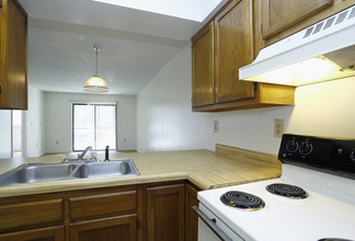 Ashley Park Apartments in Jacksonville, NC - Building Photo - Interior Photo