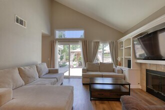 43049 Corte Cabrera in Temecula, CA - Building Photo - Building Photo