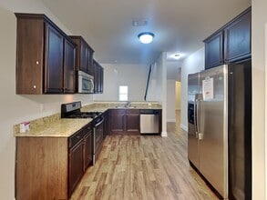 180 Kubol Dr in Lawrenceville, GA - Foto de edificio - Building Photo