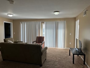 1839 Merchant St, Unit 312 in Emporia, KS - Foto de edificio - Building Photo