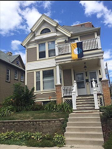 1832 N Warren Ave in Milwaukee, WI - Foto de edificio