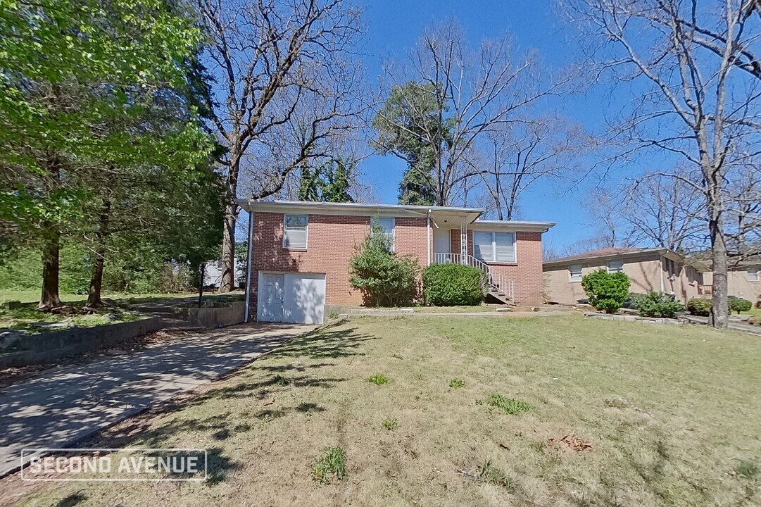 1036 Broadmoor Dr in Birmingham, AL - Building Photo