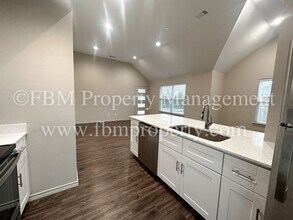 1203 N Clay St in Ennis, TX - Building Photo - Building Photo