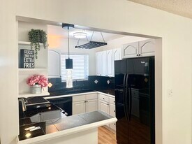 200 Waterway Dr S in Lantana, FL - Building Photo