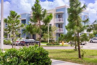 Sunset Pointe Apartments in Miami, FL - Building Photo - Building Photo