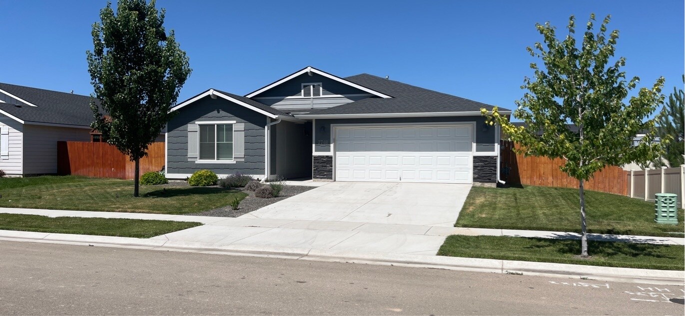 7748 E Bratton Dr in Nampa, ID - Building Photo