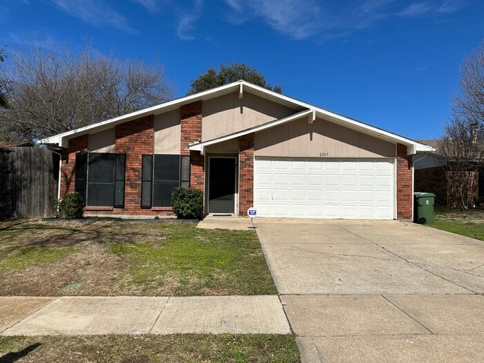 6905 Blackberry Dr in Arlington, TX - Building Photo
