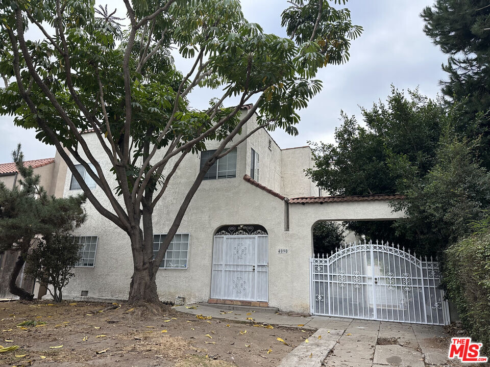 4090 Leeward Ave in Los Angeles, CA - Building Photo