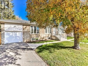 17 Dorchester Dr in Toronto, ON - Building Photo - Building Photo