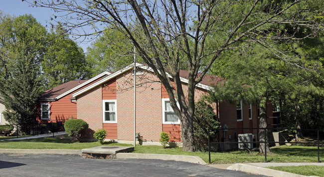 Rainbow Village Dorms in Maryland Heights, MO - Building Photo - Building Photo