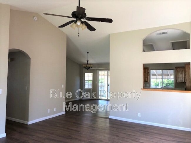 2158 Robailey Dr in Chico, CA - Building Photo - Building Photo