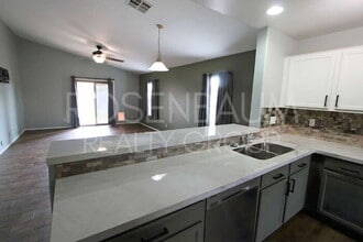 16755 W Desert Bloom St in Goodyear, AZ - Foto de edificio - Building Photo