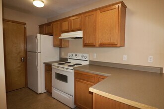 2401-2403 Deerfield Blvd in Junction City, KS - Building Photo - Building Photo