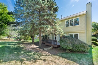 619 Whitney Dr in Rochester Hills, MI - Foto de edificio - Building Photo