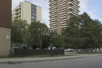 6-8-10 Street Condos in Mississauga, ON - Building Photo - Building Photo