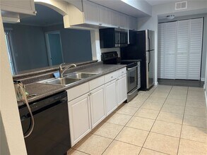 10195 Sailwinds Blvd N in Largo, FL - Building Photo - Building Photo