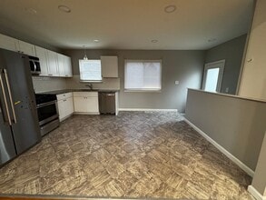 18219 E Thirteen Mile Rd in Fraser, MI - Building Photo - Building Photo