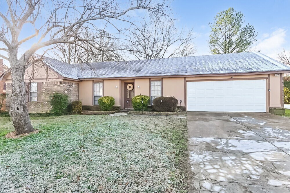 7261 Hollorn Ln in Memphis, TN - Building Photo