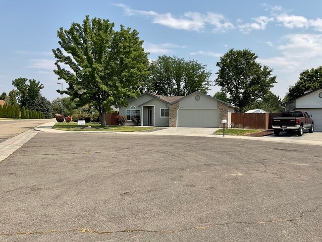 117 E Woodbury Dr in Meridian, ID - Building Photo - Building Photo